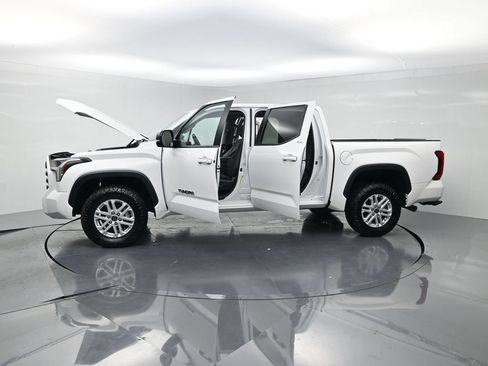Used 2024 Toyota Tundra SR5 w/ SR5 Premium Package AWD/4WD image 33