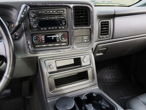 Used 2004 GMC Sierra 3500 SLT w/ Heavy-Duty Power Package image 25