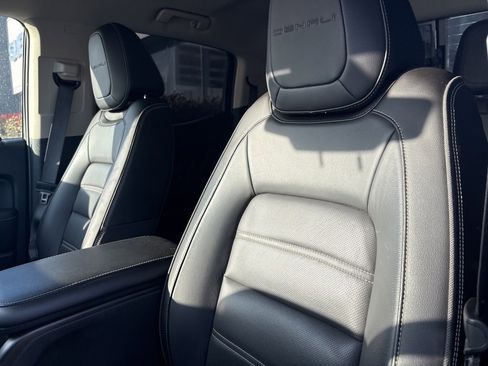 Used 2022 GMC Canyon Denali image 9