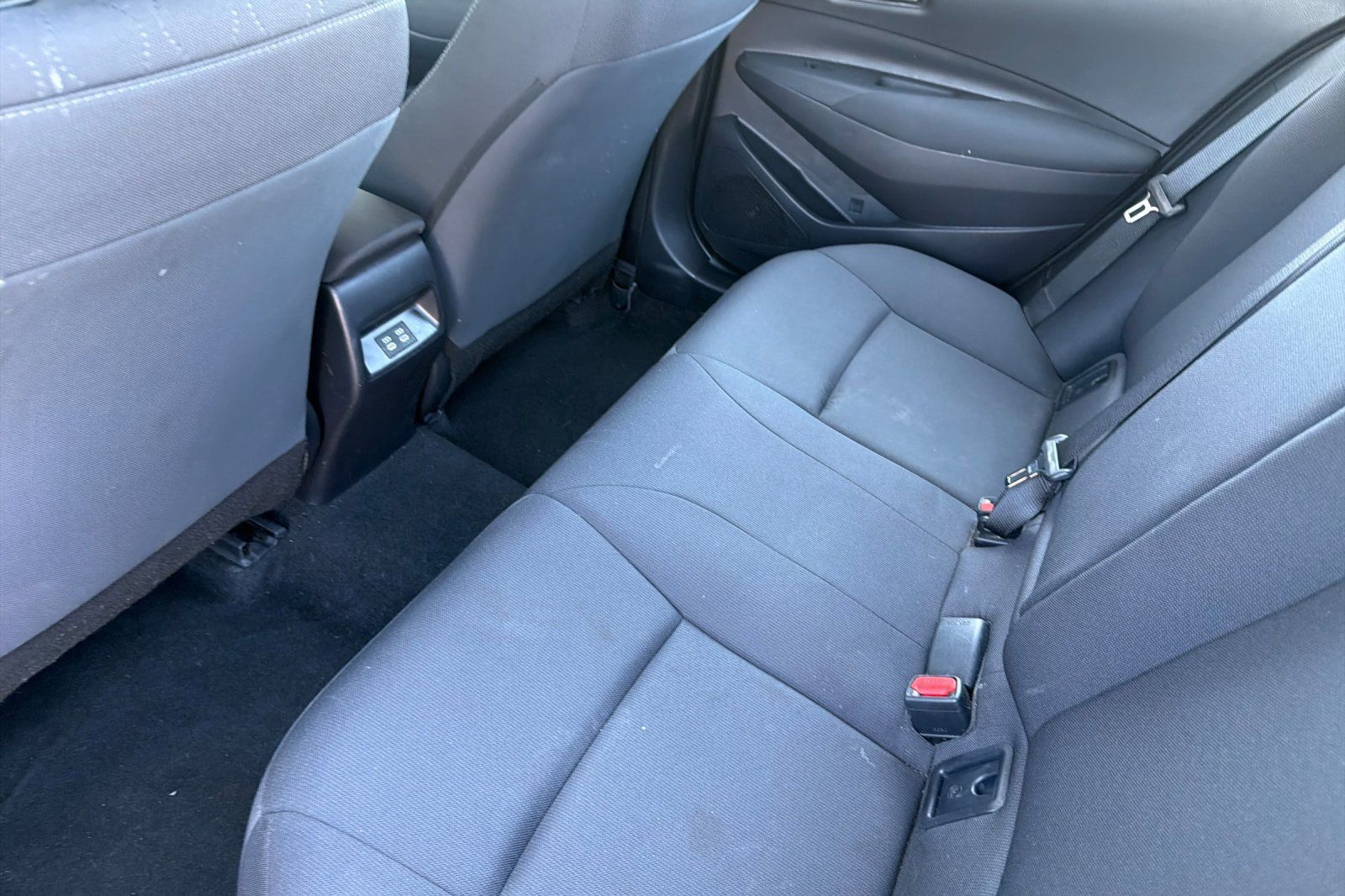 Used 2025 Toyota Corolla LE FWD image 16