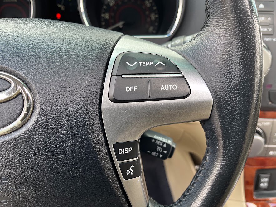 Used 2011 Toyota Highlander Limited w/ Tow Pkg FWD image 16