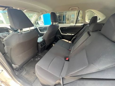 Used 2022 Toyota RAV4 LE AWD/4WD image 5