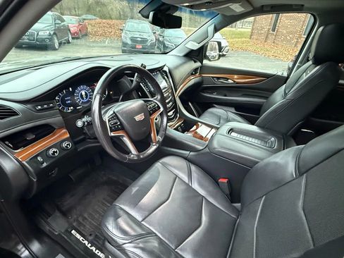 Used 2018 Cadillac Escalade Premium Luxury image 12