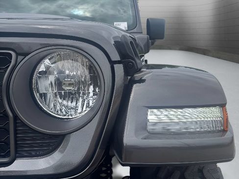 Used 2024 Jeep Wrangler Unlimited AWD/4WD image 24