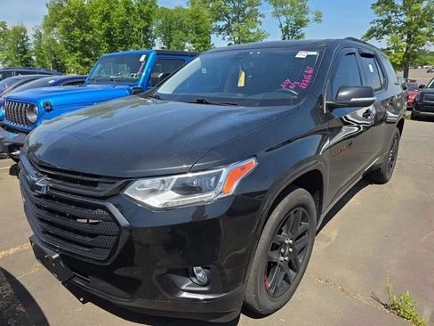 Used 2021 Chevrolet Traverse Premier w/ Redline Edition AWD/4WD image 5
