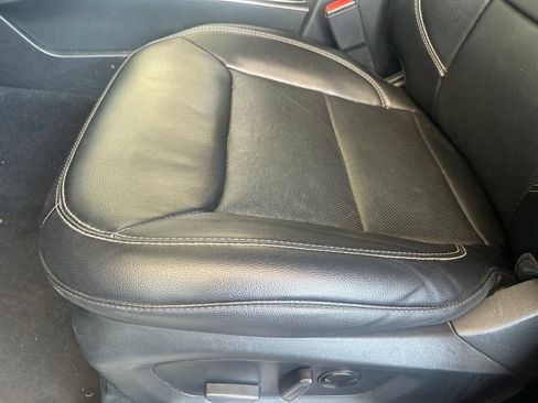 Used 2023 Ford Explorer Limited AWD/4WD image 20