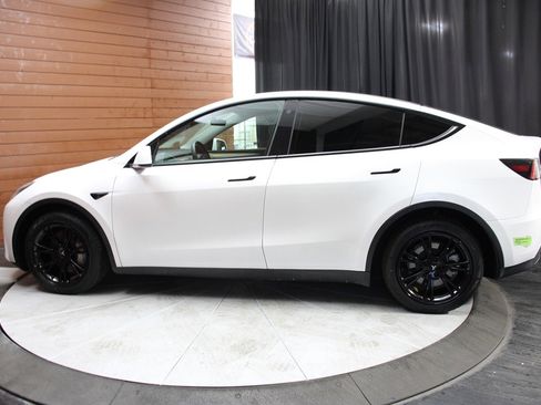 Used 2023 Tesla Model Y Long Range image 11