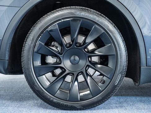 Used 2024 Tesla Model Y Long Range image 17