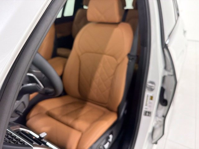 Used 2026 BMW X7 xDrive40i w/ M Sport Package AWD/4WD image 13