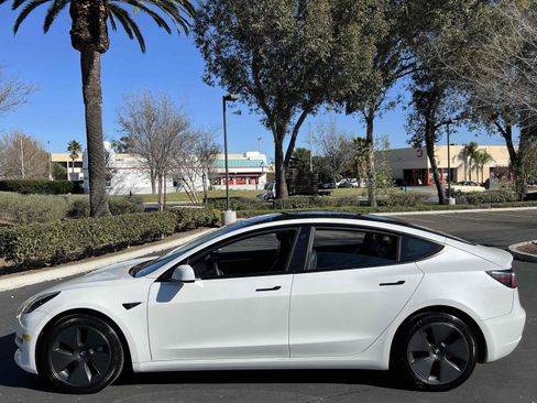 Used 2021 Tesla Model 3 Standard Range Plus image 17