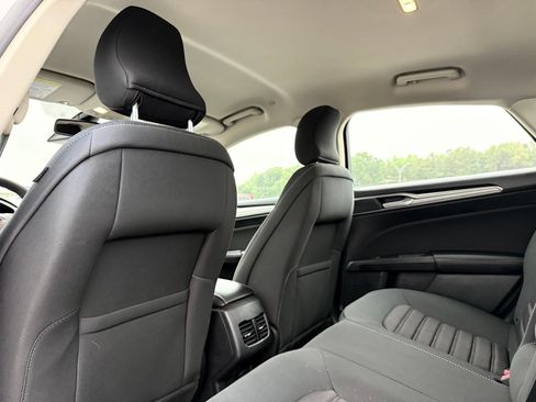 Used 2019 Ford Fusion SE FWD image 15