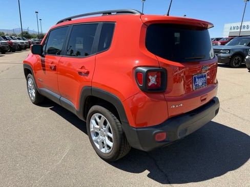 Used 2018 Jeep Renegade Latitude w/ Popular Equipment Group AWD/4WD image 9