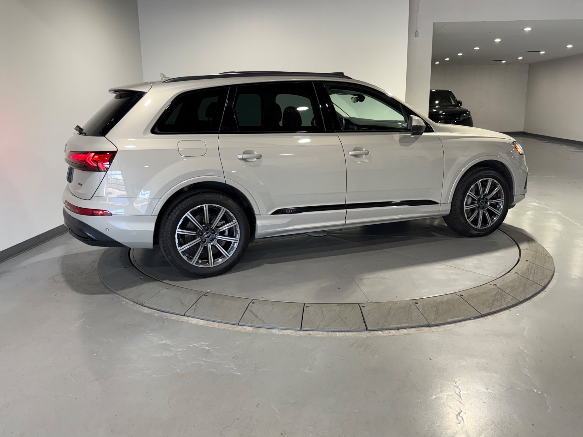 Used 2024 Audi Q7 2.0T Premium Plus w/ Premium Plus Package AWD/4WD image 9