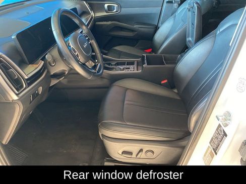 Used 2024 Kia Sorento S image 8