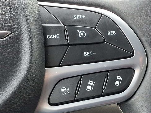 Used 2023 Chrysler Pacifica Touring-L FWD image 22