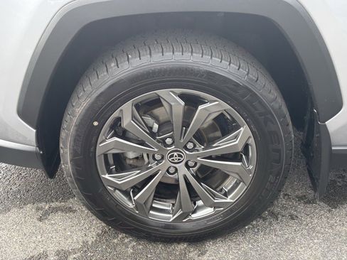 Used 2023 Toyota RAV4 XLE Premium image 14