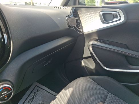 Used 2023 Kia Soul S FWD image 33