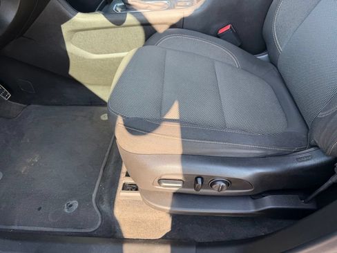 Used 2019 Chevrolet Traverse LT FWD image 13