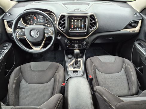 Used 2016 Jeep Cherokee Latitude w/ Comfort/Convenience Group AWD/4WD image 12