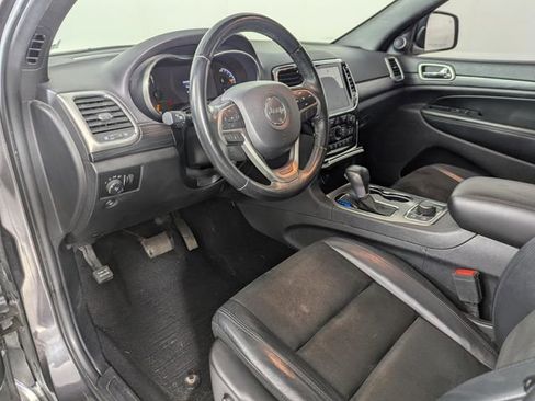 Used 2019 Jeep Grand Cherokee Altitude AWD/4WD image 11
