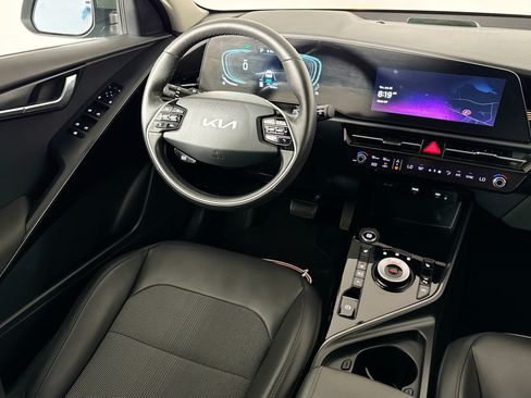 Used 2023 Kia Niro EX w/ EX Cold Weather Package FWD image 27