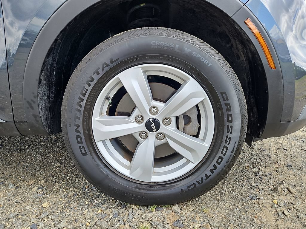 Used 2023 Kia Sorento LX AWD/4WD image 9