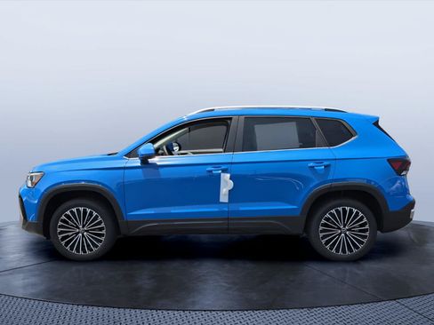 New 2026 Volkswagen Taos SE FWD image 3