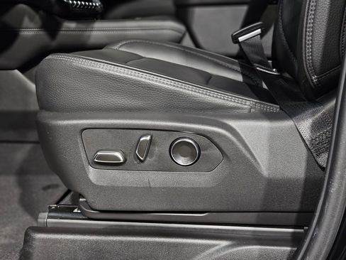 Used 2025 GMC Yukon Denali w/ Sun & Power Step Package image 23