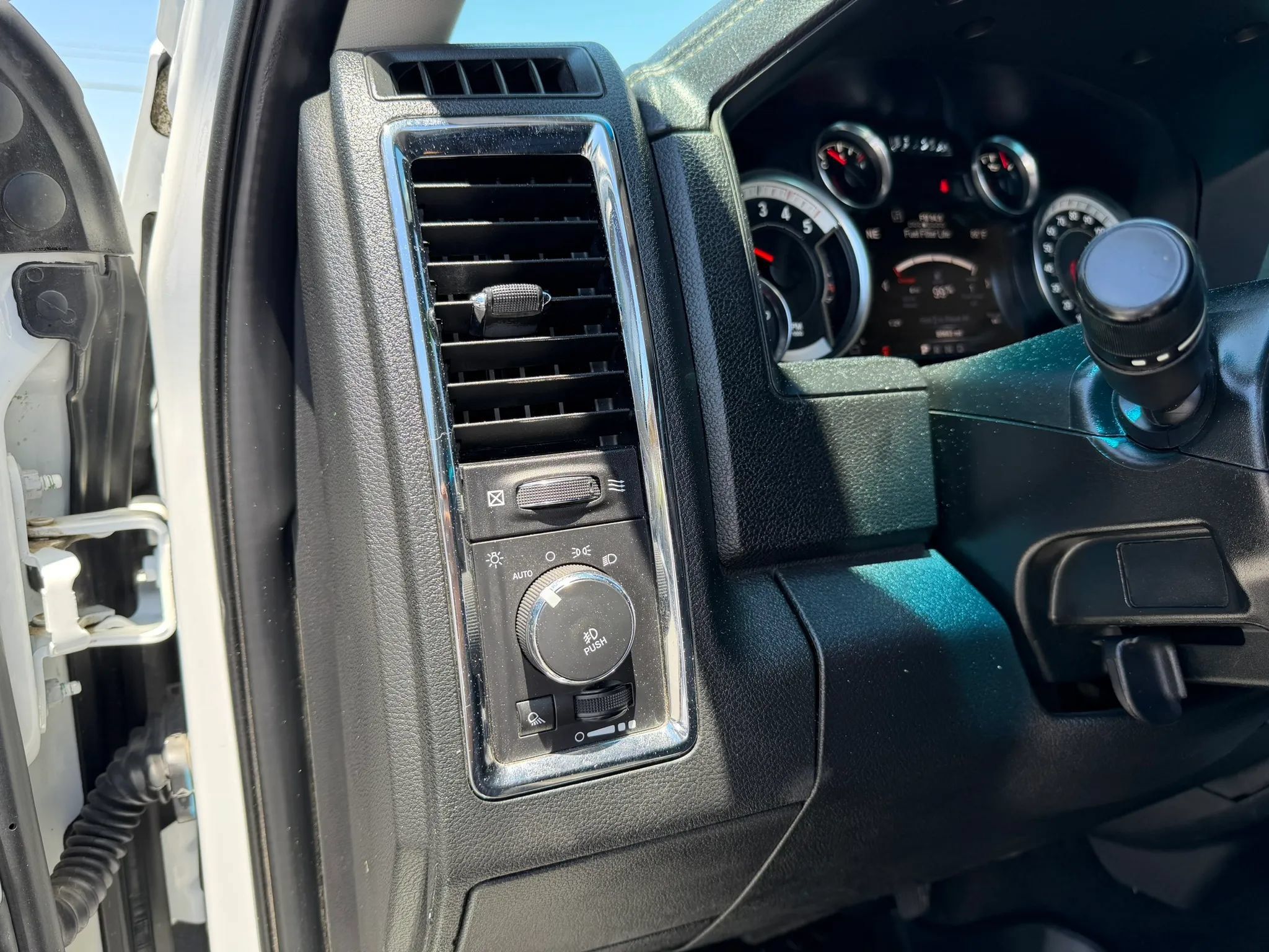 Used 2017 RAM 2500 Laramie AWD/4WD image 16