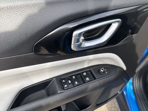Used 2025 Jeep Compass Limited AWD/4WD image 8