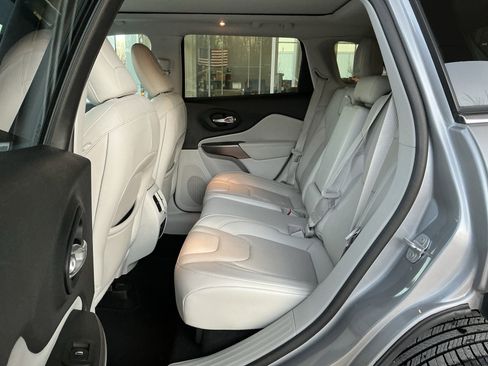 Used 2021 Jeep Cherokee Latitude Lux w/ Sun & Sound Group image 18