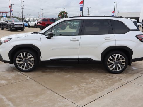 Used 2025 Subaru Forester Touring AWD/4WD image 8