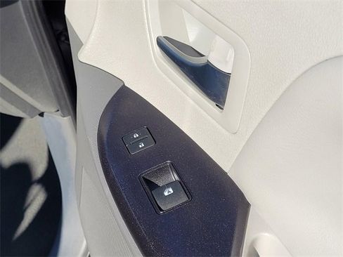 Used 2020 Toyota Sienna LE w/ LE Preferred Package image 12