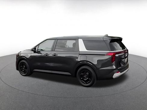 Used 2026 Kia Carnival FWD image 10