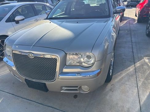 Used 2006 Chrysler 300 C image 12