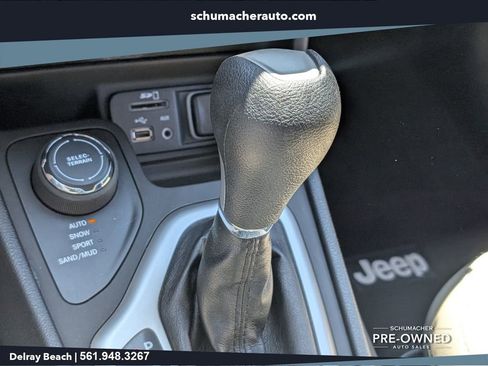 Used 2015 Jeep Cherokee Latitude AWD/4WD image 24
