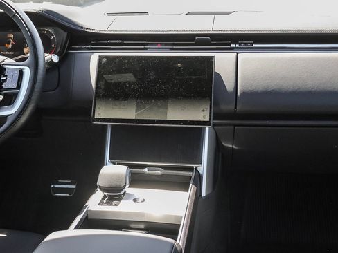 New 2026 Land Rover Range Rover Long Wheelbase SE AWD/4WD image 23