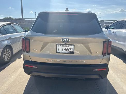 Certified 2021 Kia Sorento S w/ Panoramic Sunroof Package AWD/4WD image 7