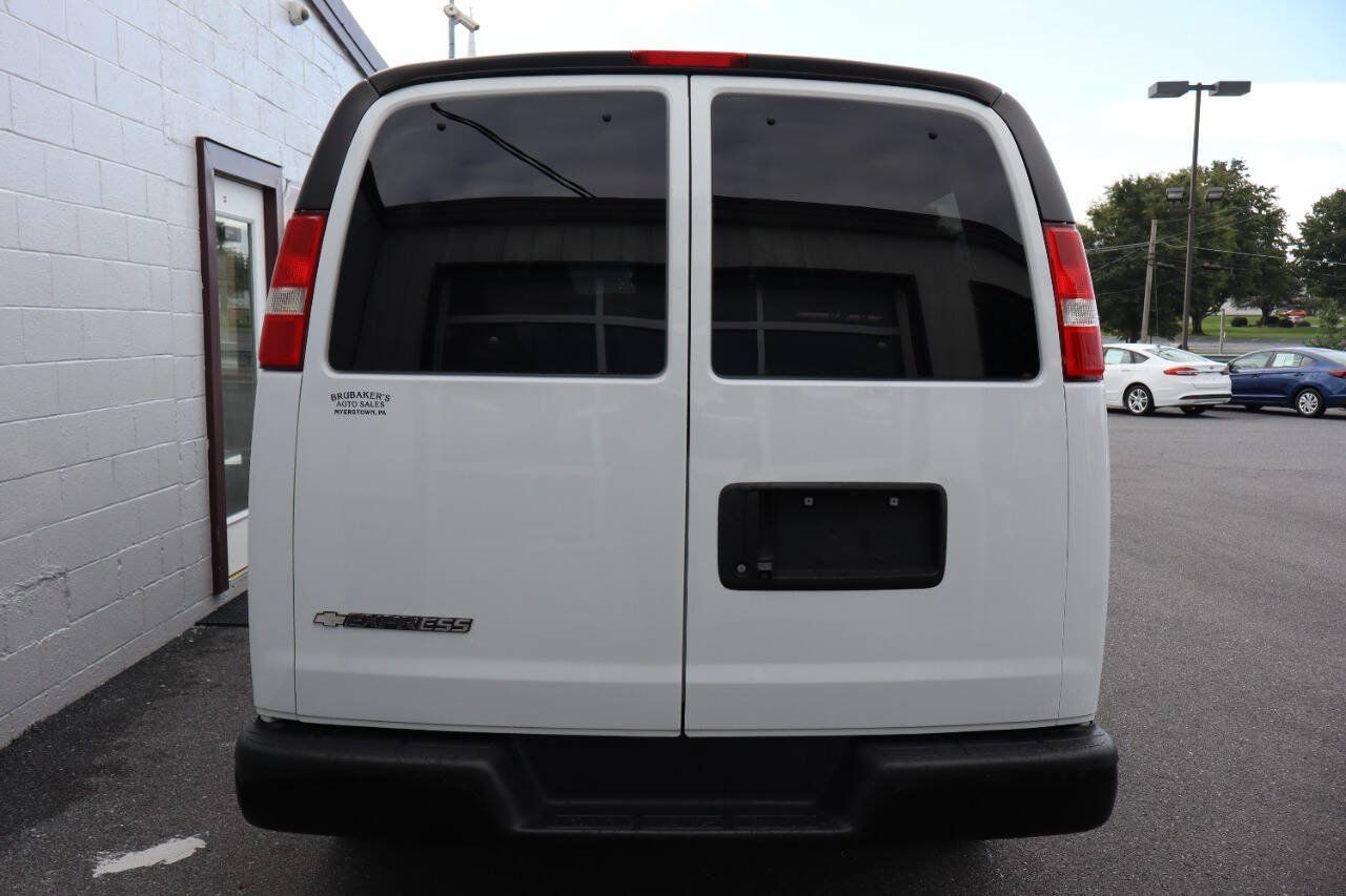 Used 2018 Chevrolet Express 2500 LS w/ Driver Convenience Package RWD image 3