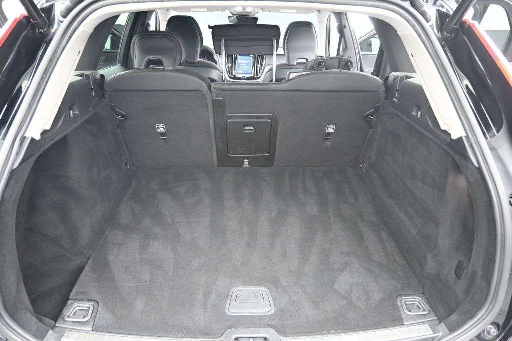 Used 2023 Volvo XC60 B5 Core w/ Climate Package FWD image 18