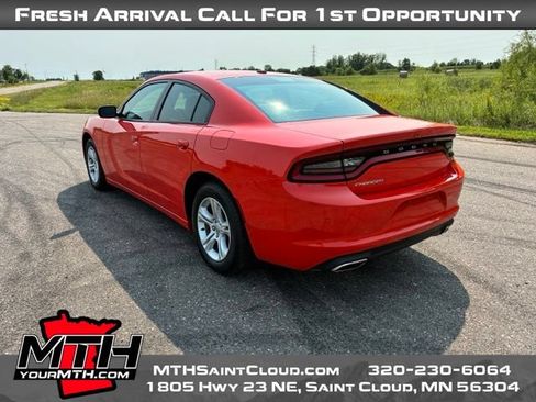 Used 2020 Dodge Charger SXT w/ Leather Interior Group RWD image 5