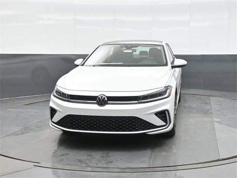 New 2026 Volkswagen Jetta SE image 2