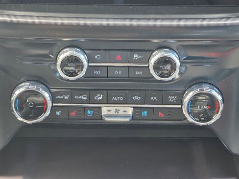 New 2025 Ford F150 Platinum w/ FX4 Off-Road Package AWD/4WD image 13