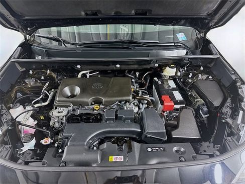 Certified 2025 Toyota RAV4 LE image 28