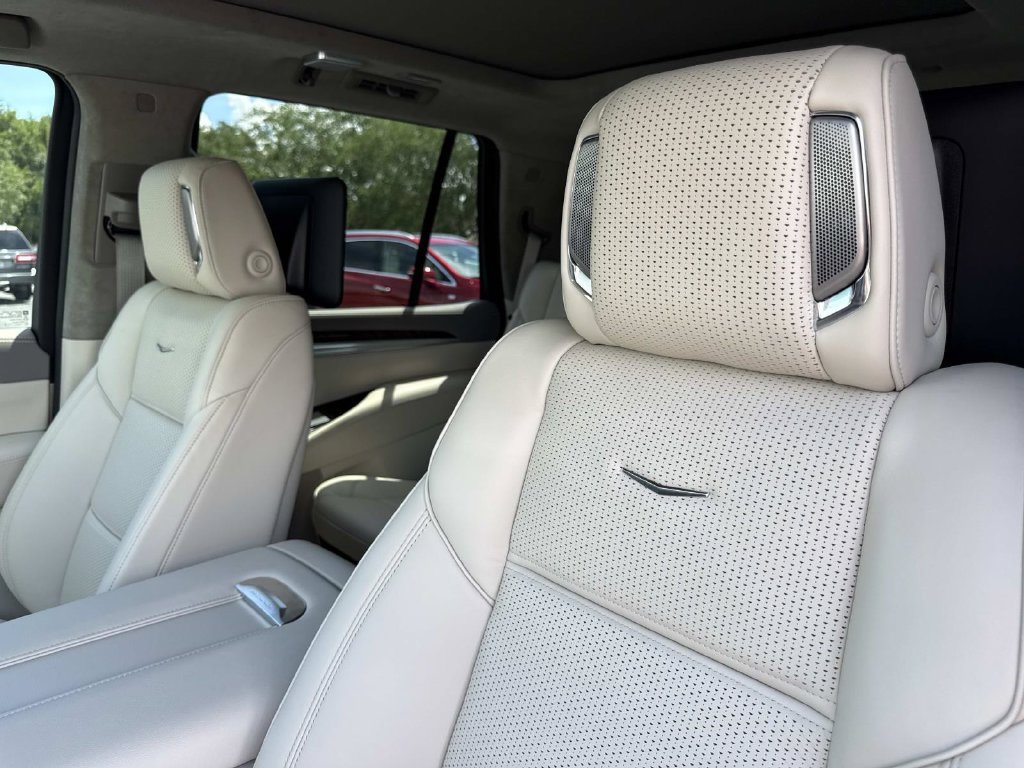 New 2026 Cadillac Escalade Platinum Sport w/ LPO, Floor Liner Package AWD/4WD image 22