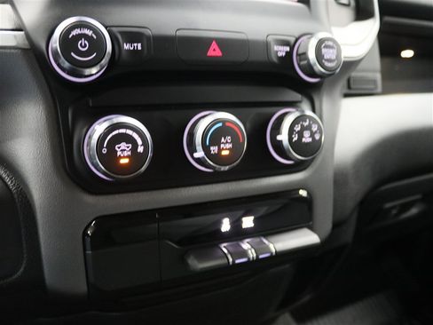 Used 2020 RAM 1500 Big Horn AWD/4WD image 37