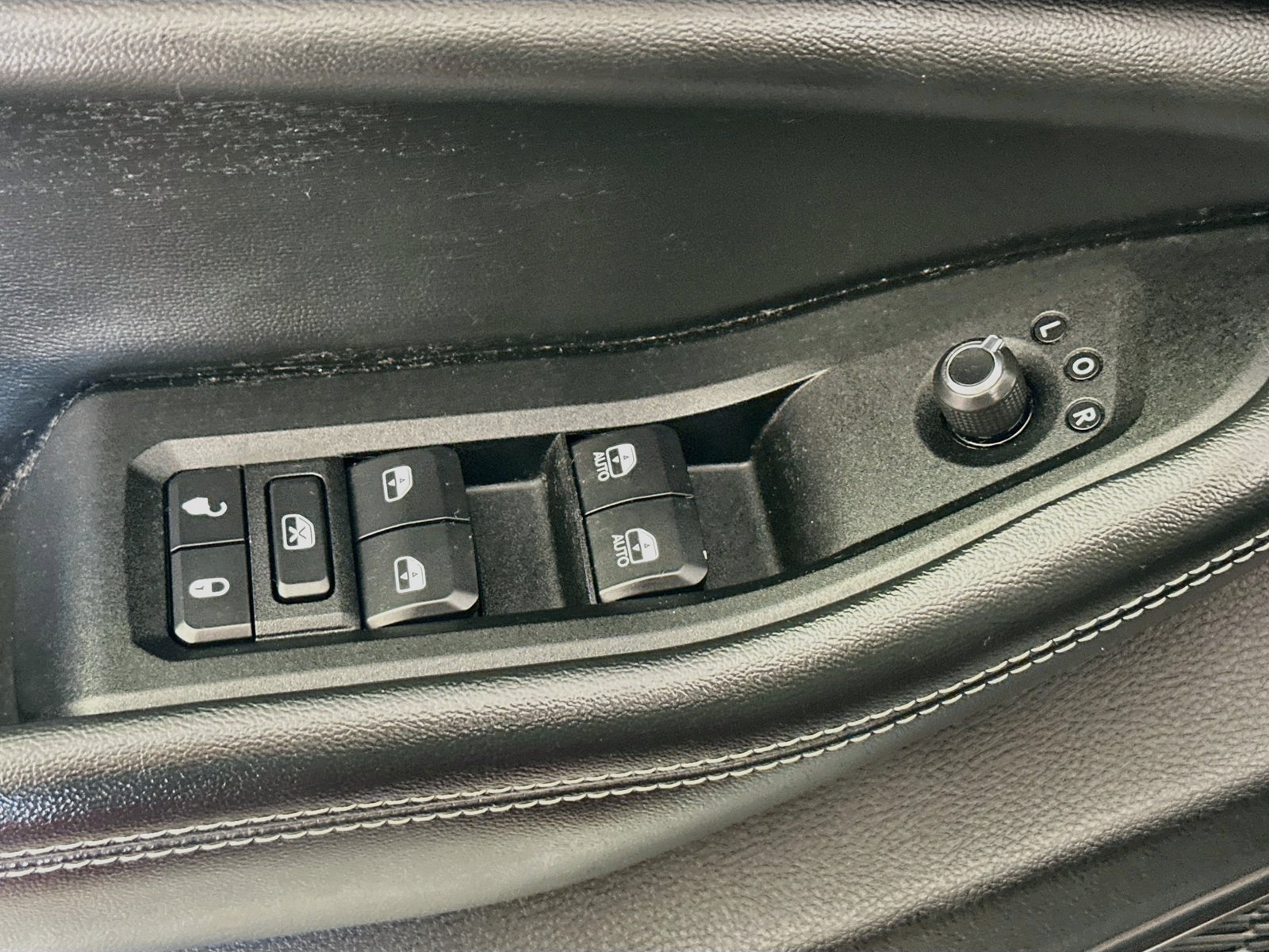Used 2023 Jeep Grand Cherokee Laredo AWD/4WD image 17