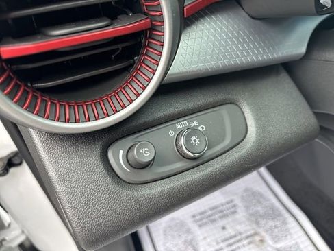 Used 2024 Chevrolet Trax RS w/ Sunroof Package image 22