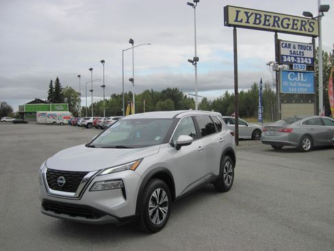 Used 2023 Nissan Rogue SV image 1