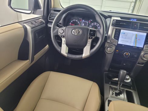Certified 2022 Toyota 4Runner SR5 Premium w/ Moonroof Package AWD/4WD image 17